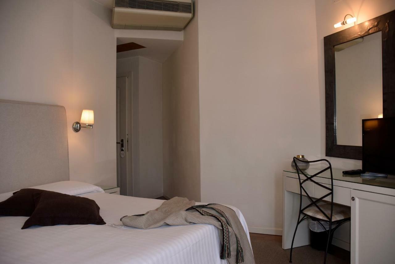 Ril Hotel